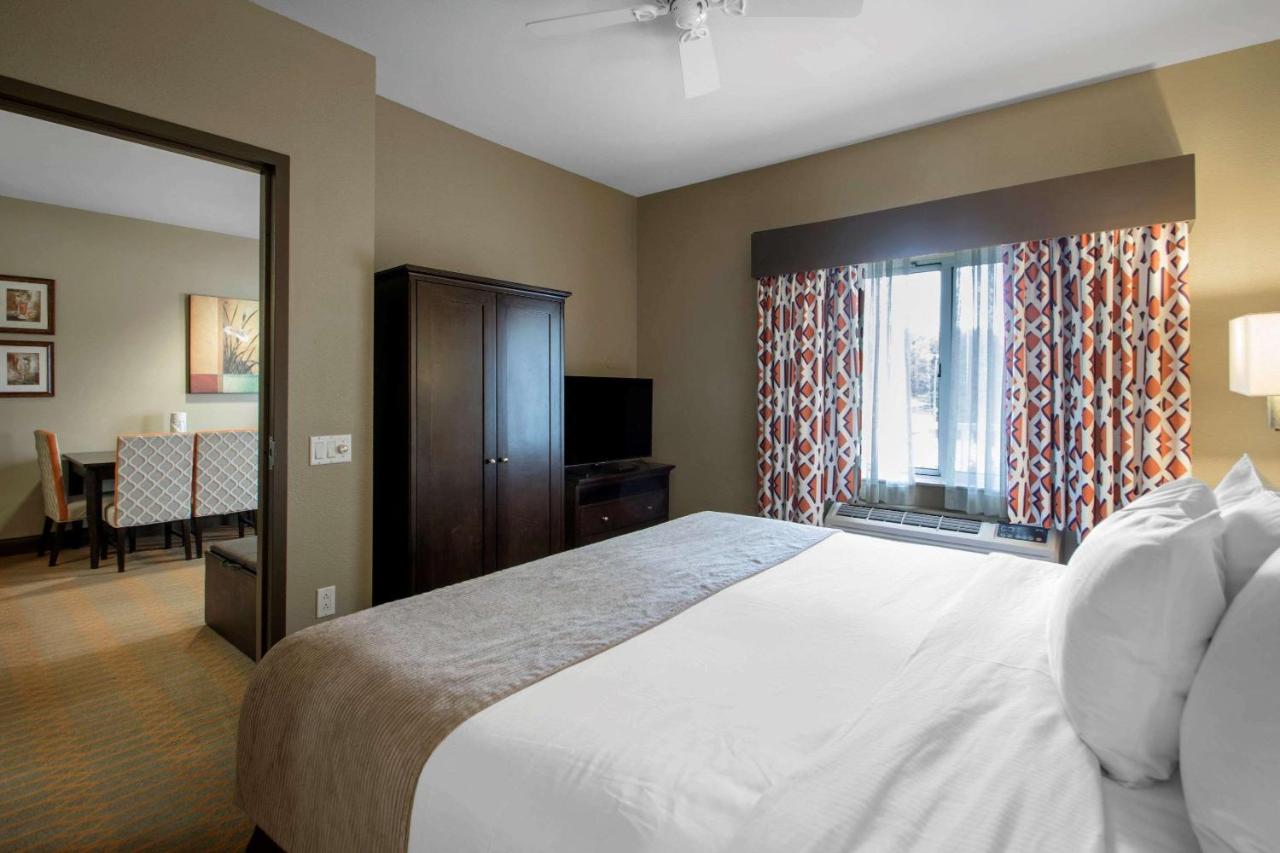 Two-Bedroom Suite at Bluegreen Vacations Odyssey Dells Resort