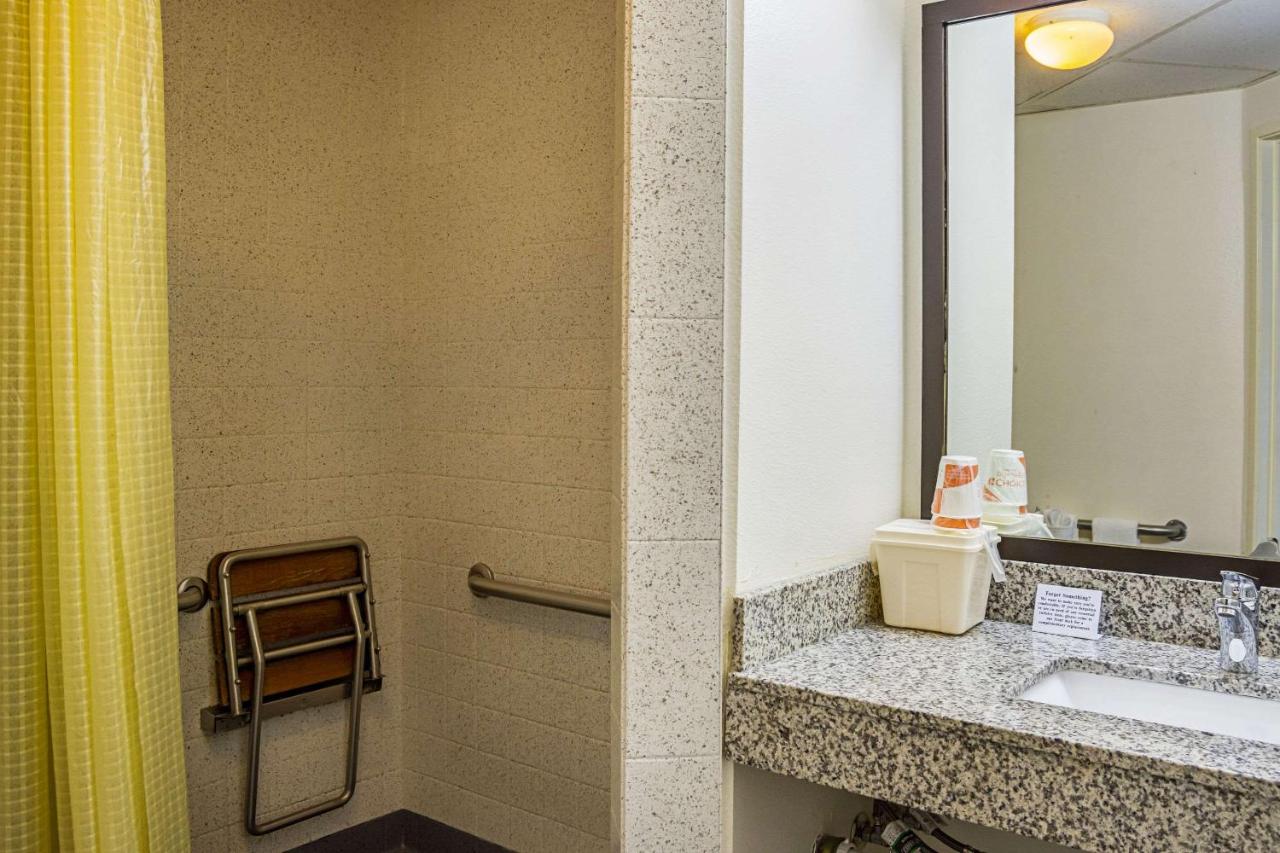 | Quality Inn & Suites Clackamas - Portland