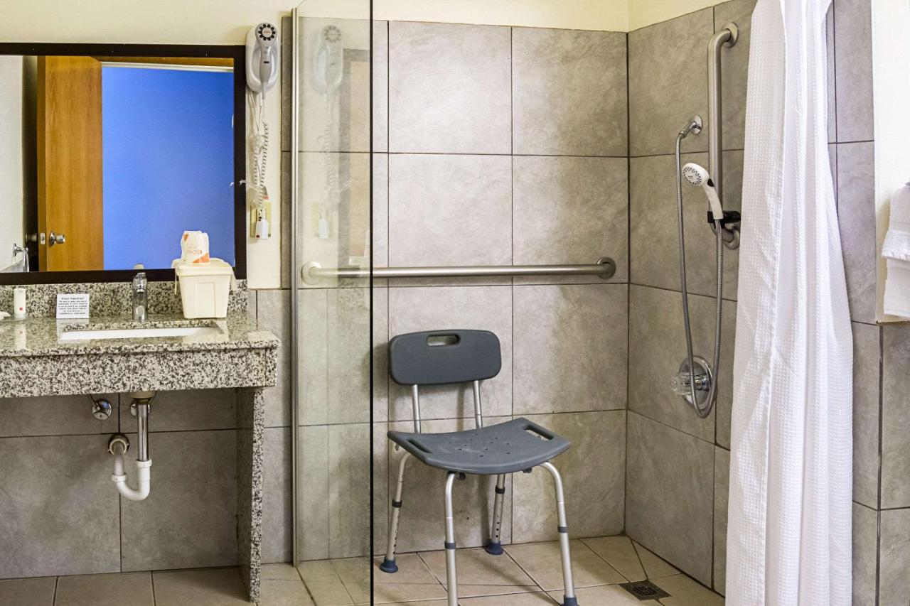 | Quality Inn & Suites Clackamas - Portland