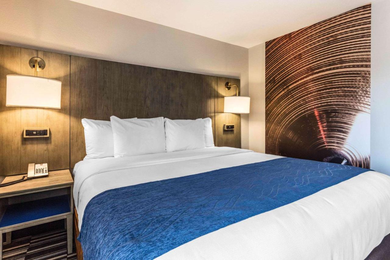 King Room - Disability Access/Non-Smoking at Comfort Inn Memphis Airport West