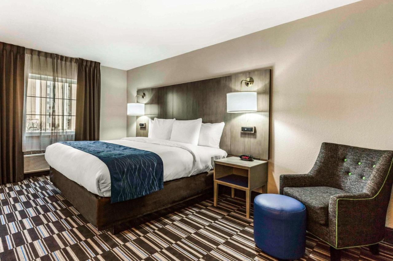 Deluxe King Room - Non-Smoking at Comfort Inn Memphis Airport West