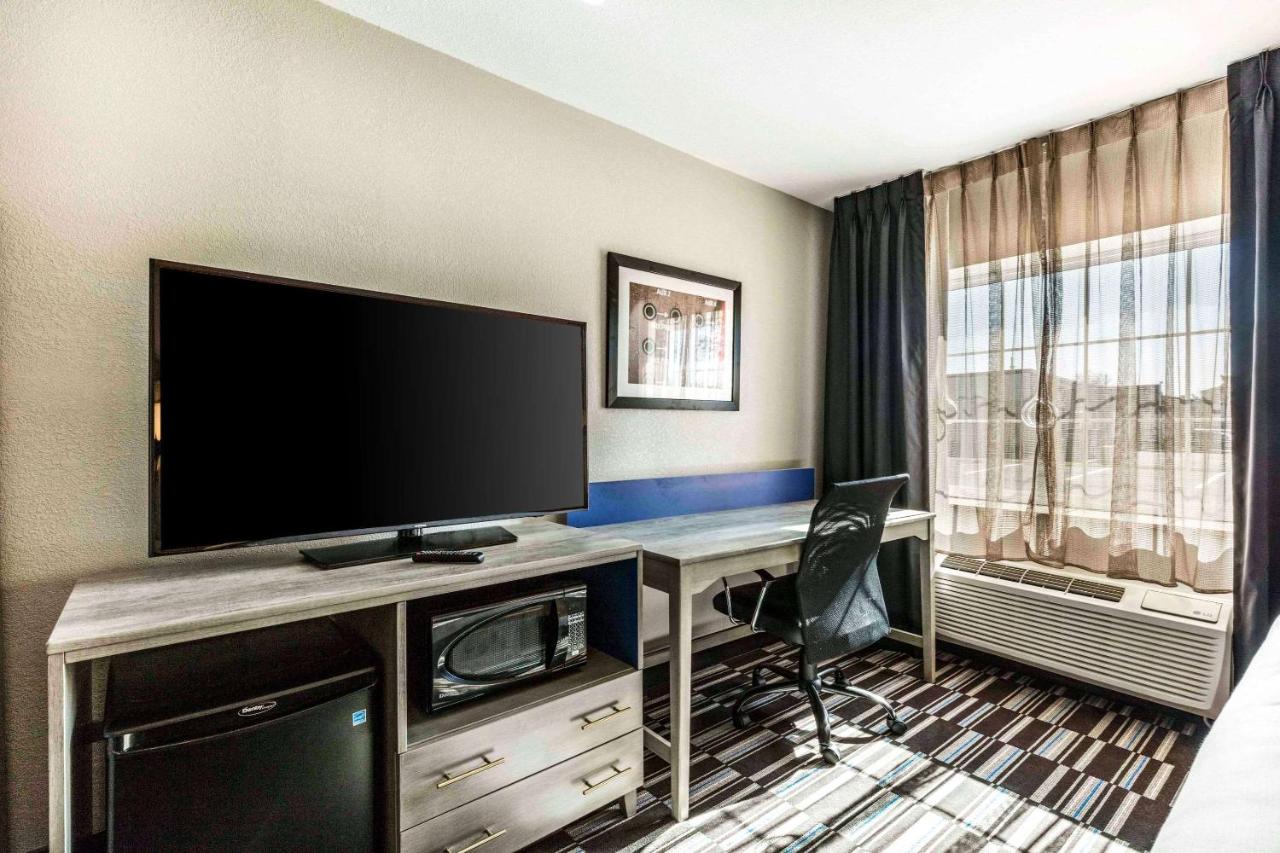 King Room - Disability Access/Non-Smoking at Comfort Inn Memphis Airport West