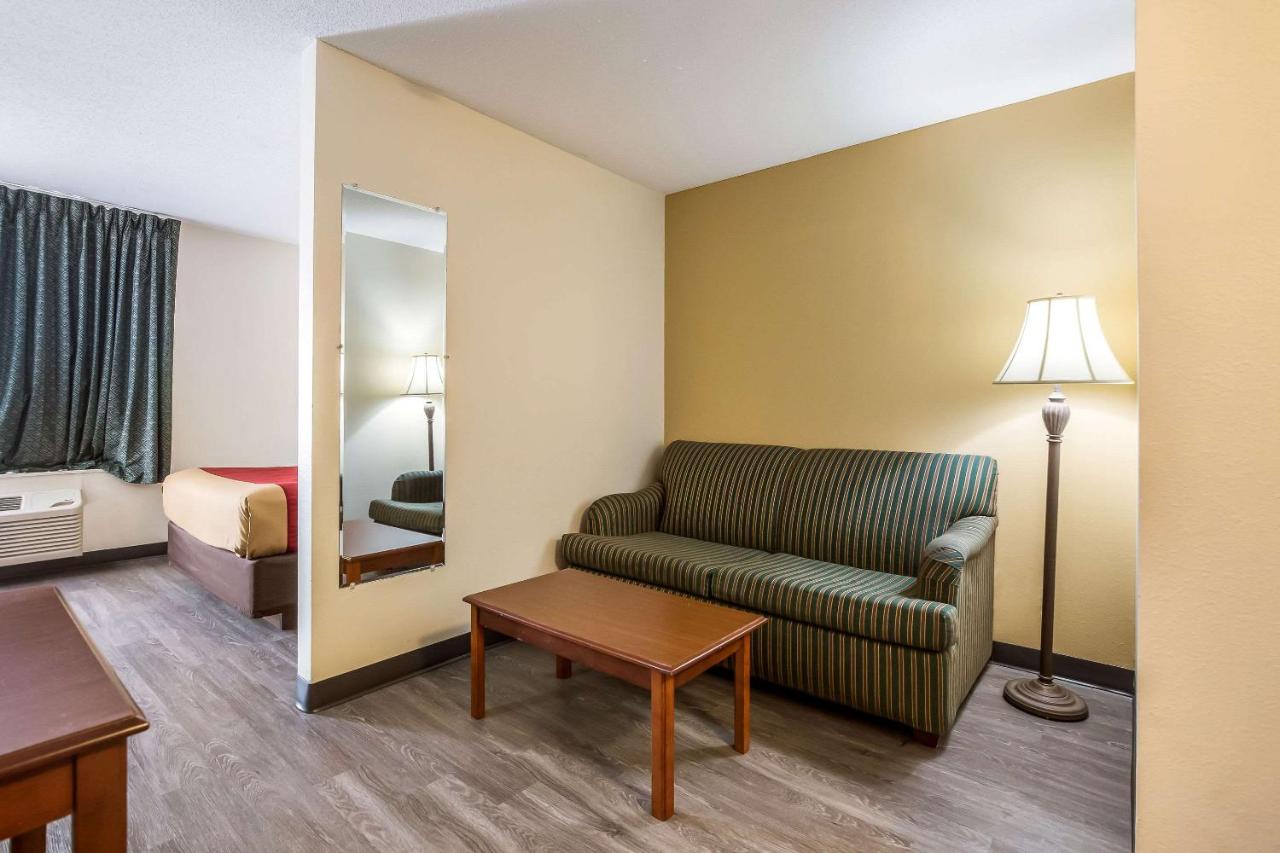 | Econo Lodge Inn & Suites Fairview Heights near I-64 St Louis