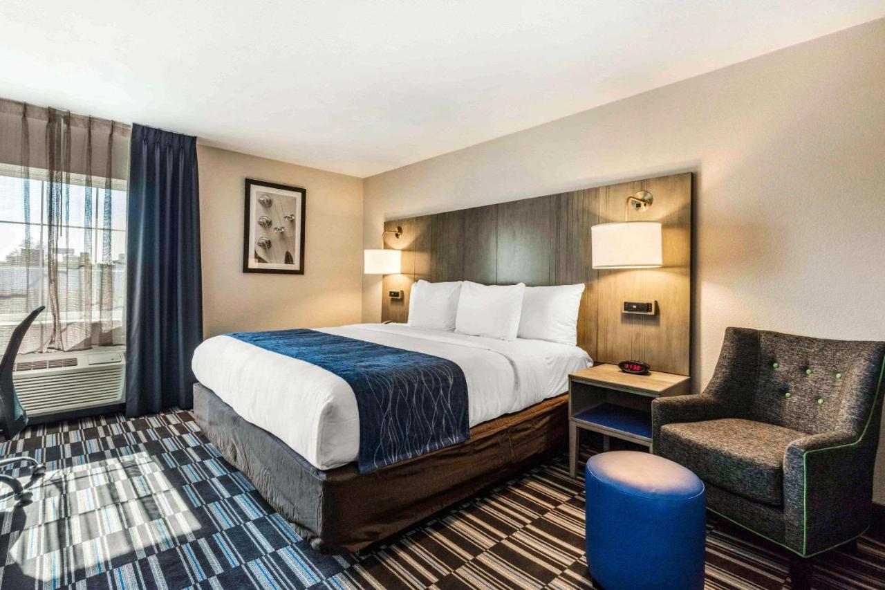 King Room - Non-Smoking at Comfort Inn Memphis Airport West