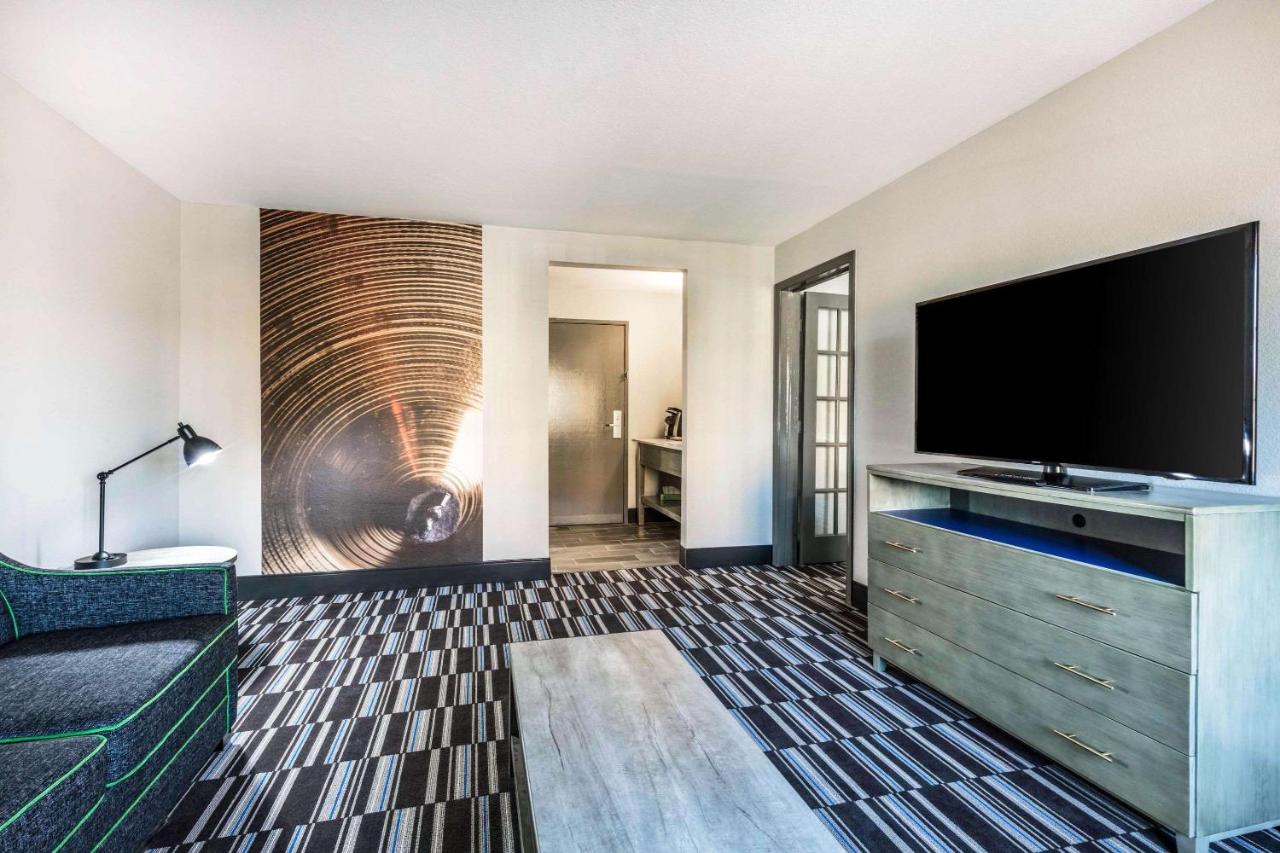 Queen Suite with Two Queen Beds - Non-Smoking at Comfort Inn Memphis Airport West