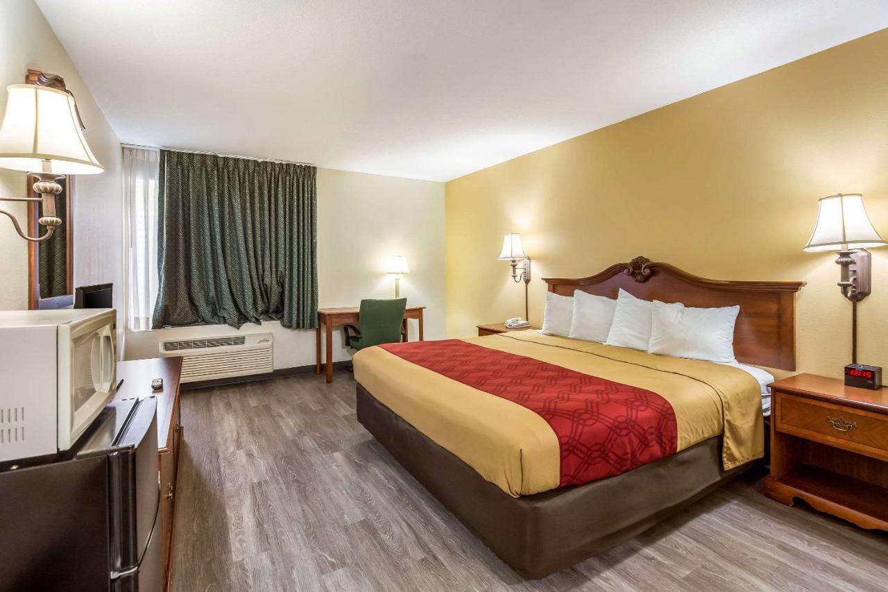 | Econo Lodge Inn & Suites Fairview Heights near I-64 St Louis