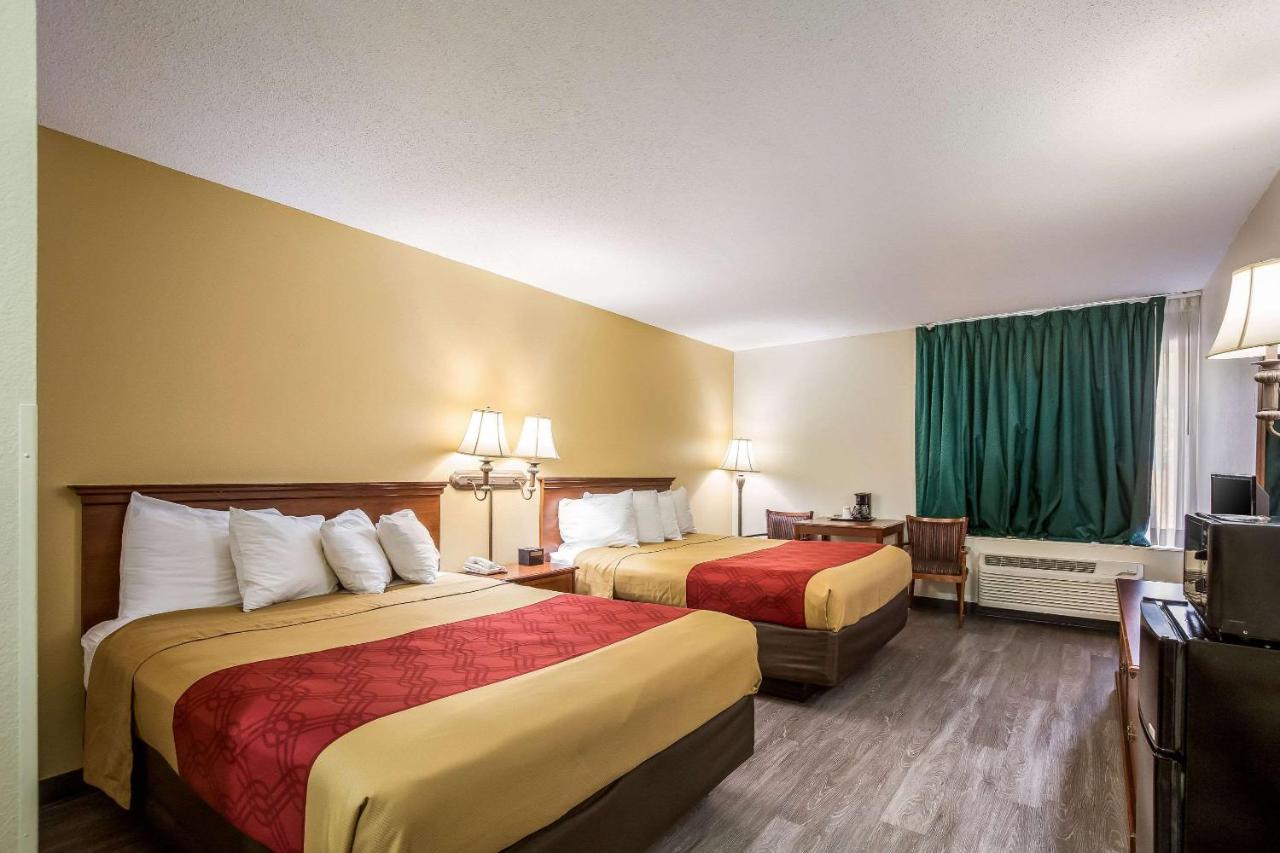 | Econo Lodge Inn & Suites Fairview Heights near I-64 St Louis