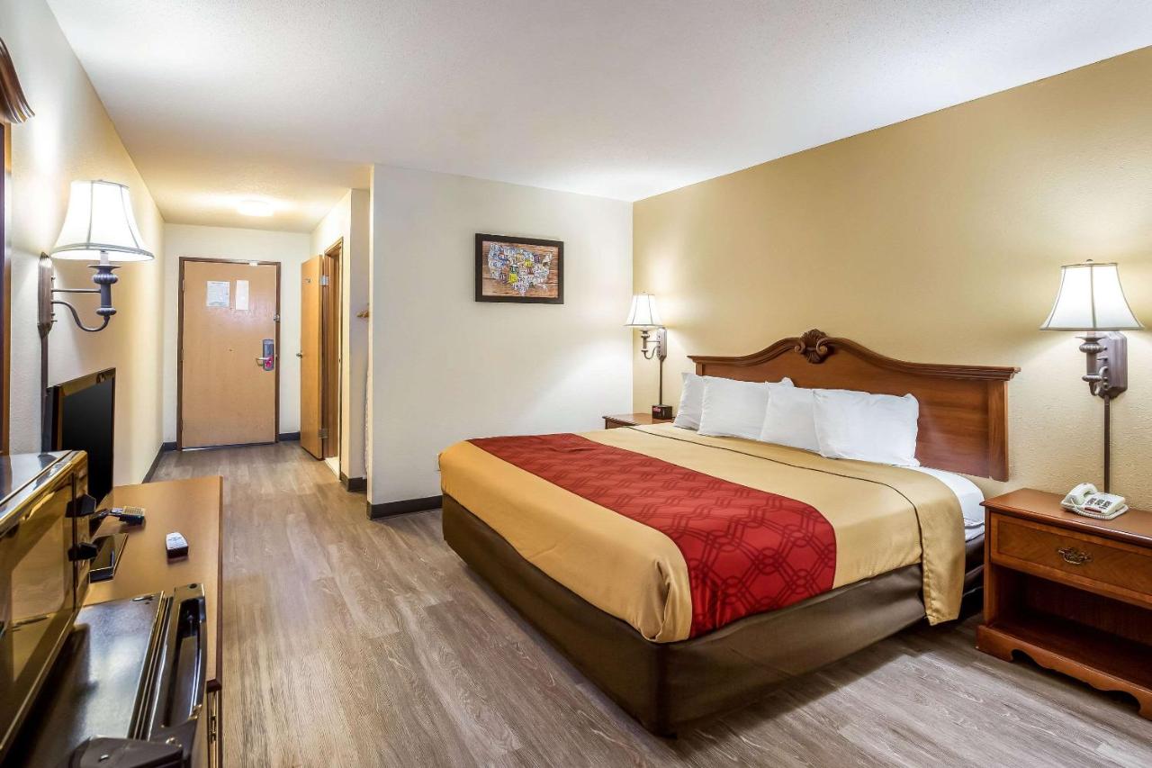 | Econo Lodge Inn & Suites Fairview Heights near I-64 St Louis