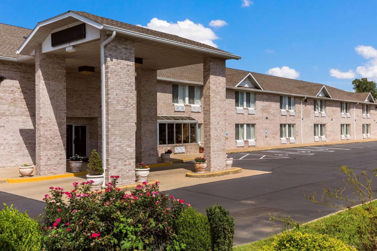 | Econo Lodge Inn & Suites Fairview Heights near I-64 St Louis