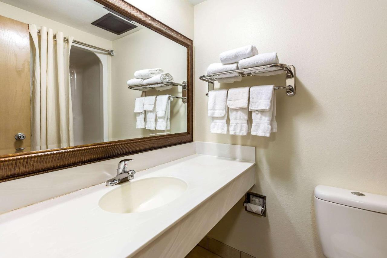 | Econo Lodge Inn & Suites Fairview Heights near I-64 St Louis