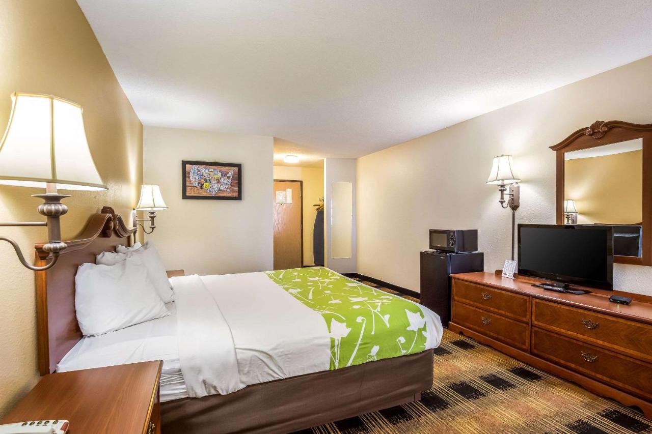 | Econo Lodge Inn & Suites Fairview Heights near I-64 St Louis