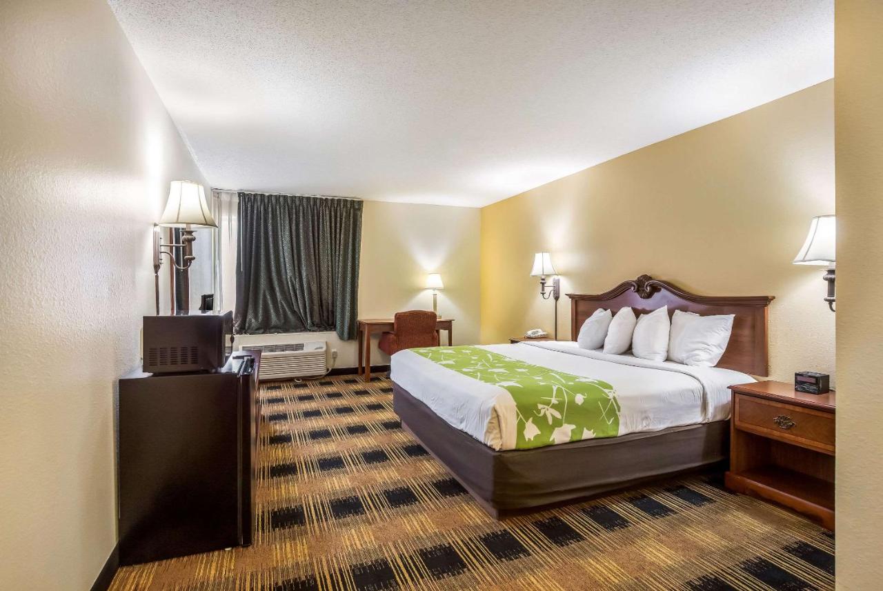 | Econo Lodge Inn & Suites Fairview Heights near I-64 St Louis