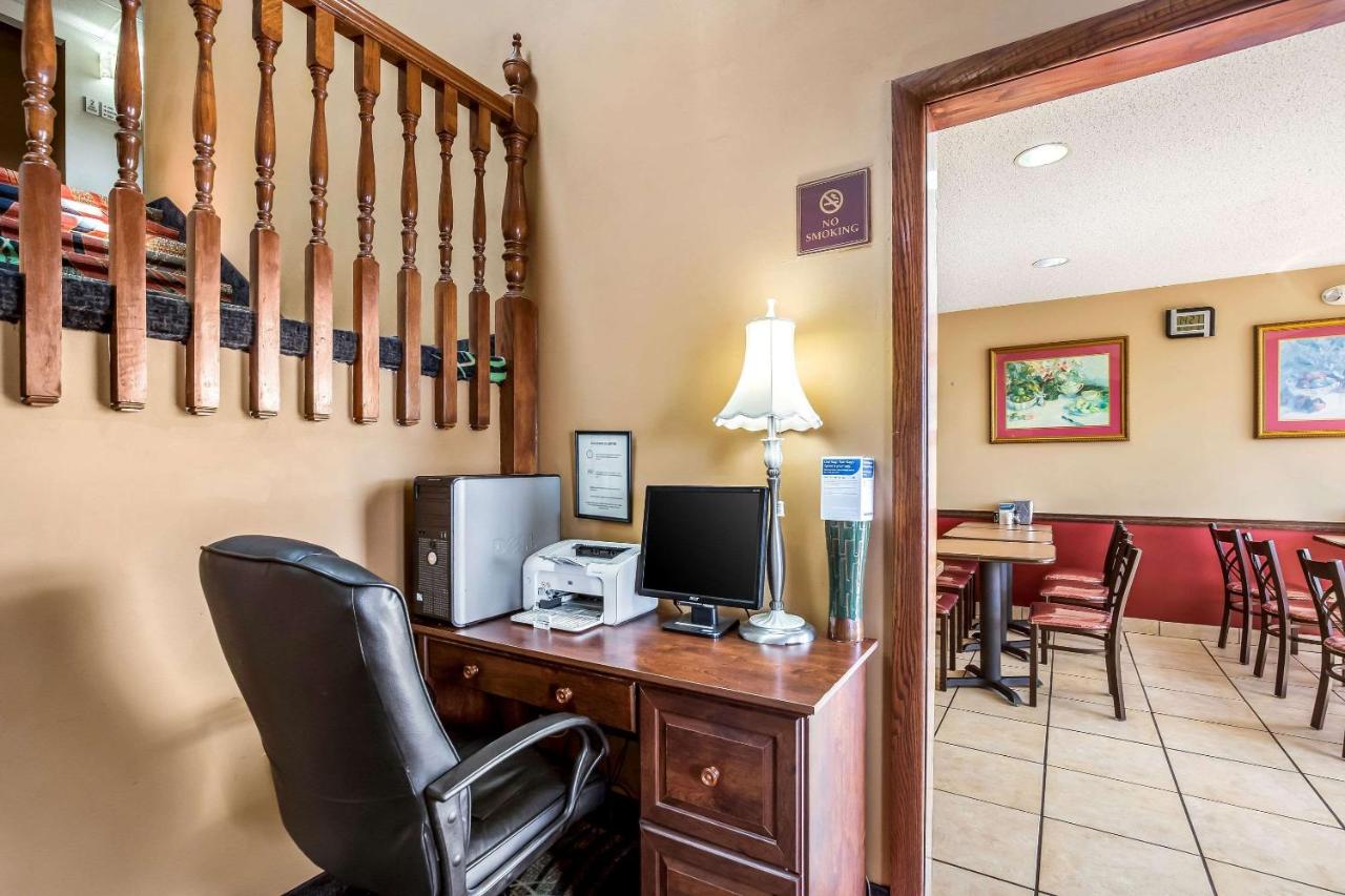 | Econo Lodge Inn & Suites Fairview Heights near I-64 St Louis