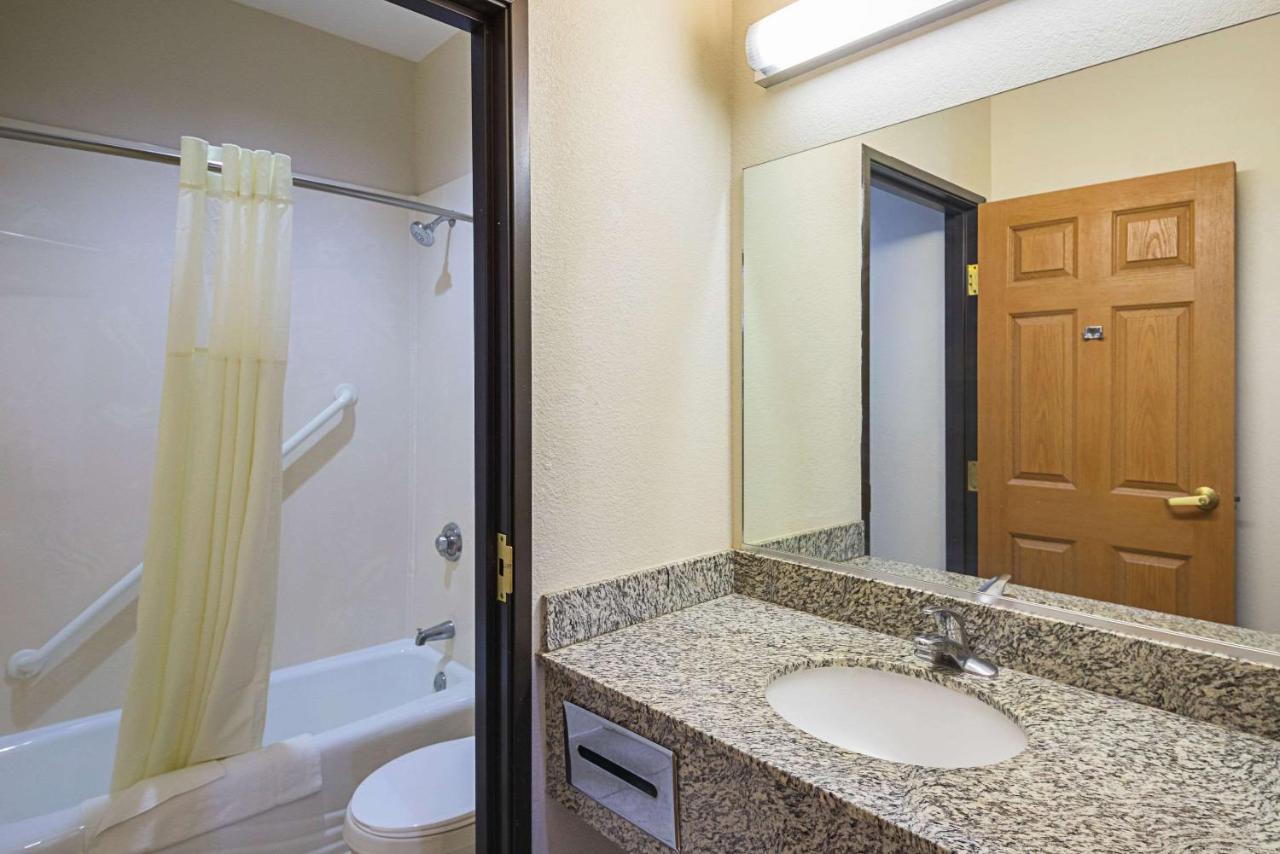 Queen Suite - Non-Smoking at Quality Inn & Suites Lampasas