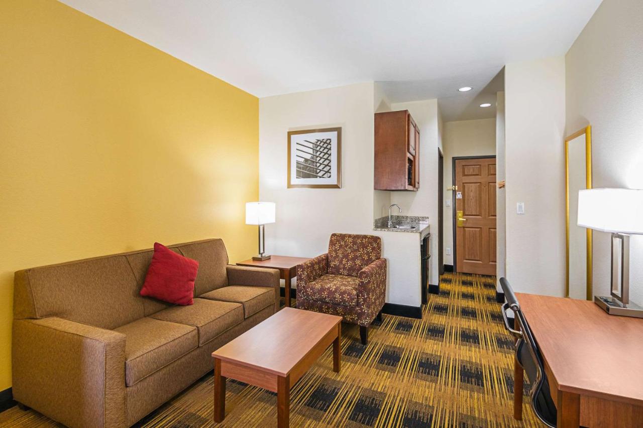 Queen Suite with Two Queen Beds - Non-Smoking at Quality Inn & Suites Lampasas
