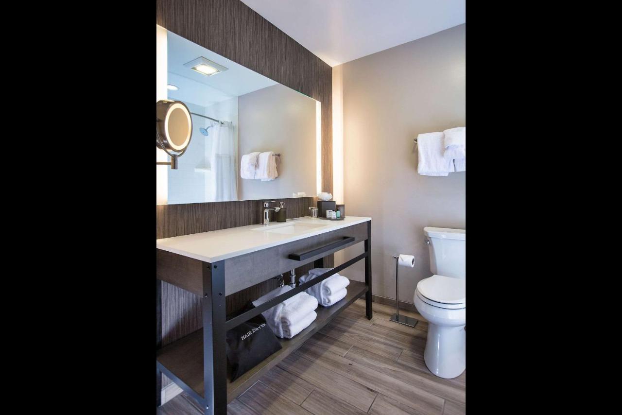 Queen Room with Two Queen Beds - Non-Smoking at The Inn at Riverwalk