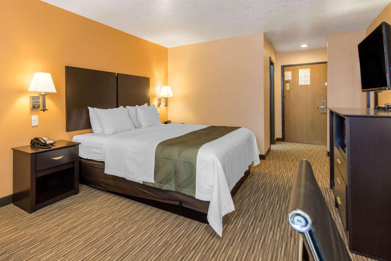 King Room - Smoking at Quality Inn & Suites Albuquerque North near Balloon Fiesta Park