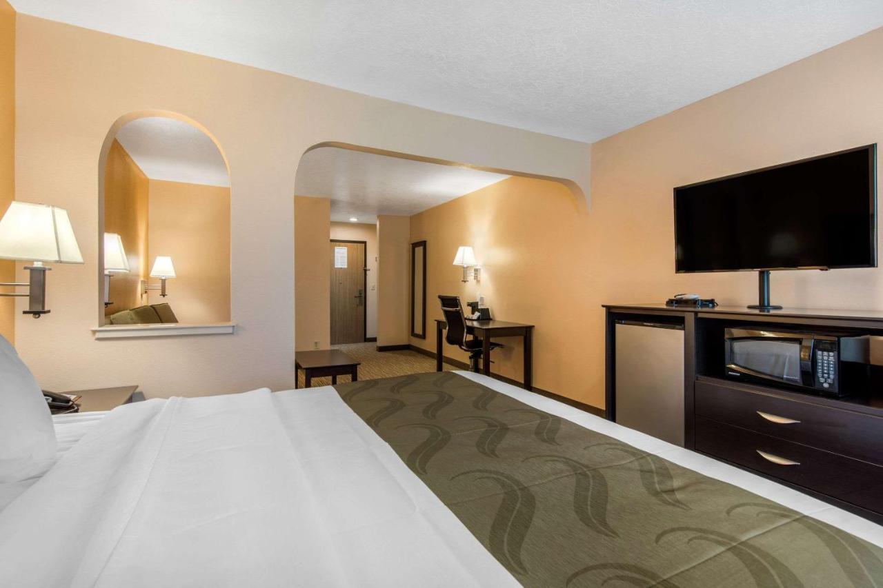 King Suite - Non-Smoking at Quality Inn & Suites Albuquerque North near Balloon Fiesta Park