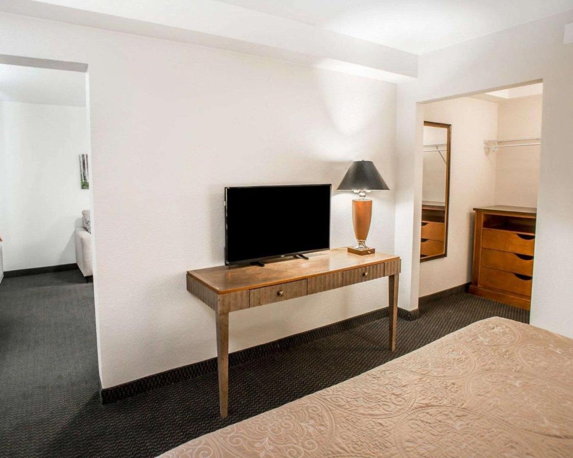 | Rodeway Inn Greeley