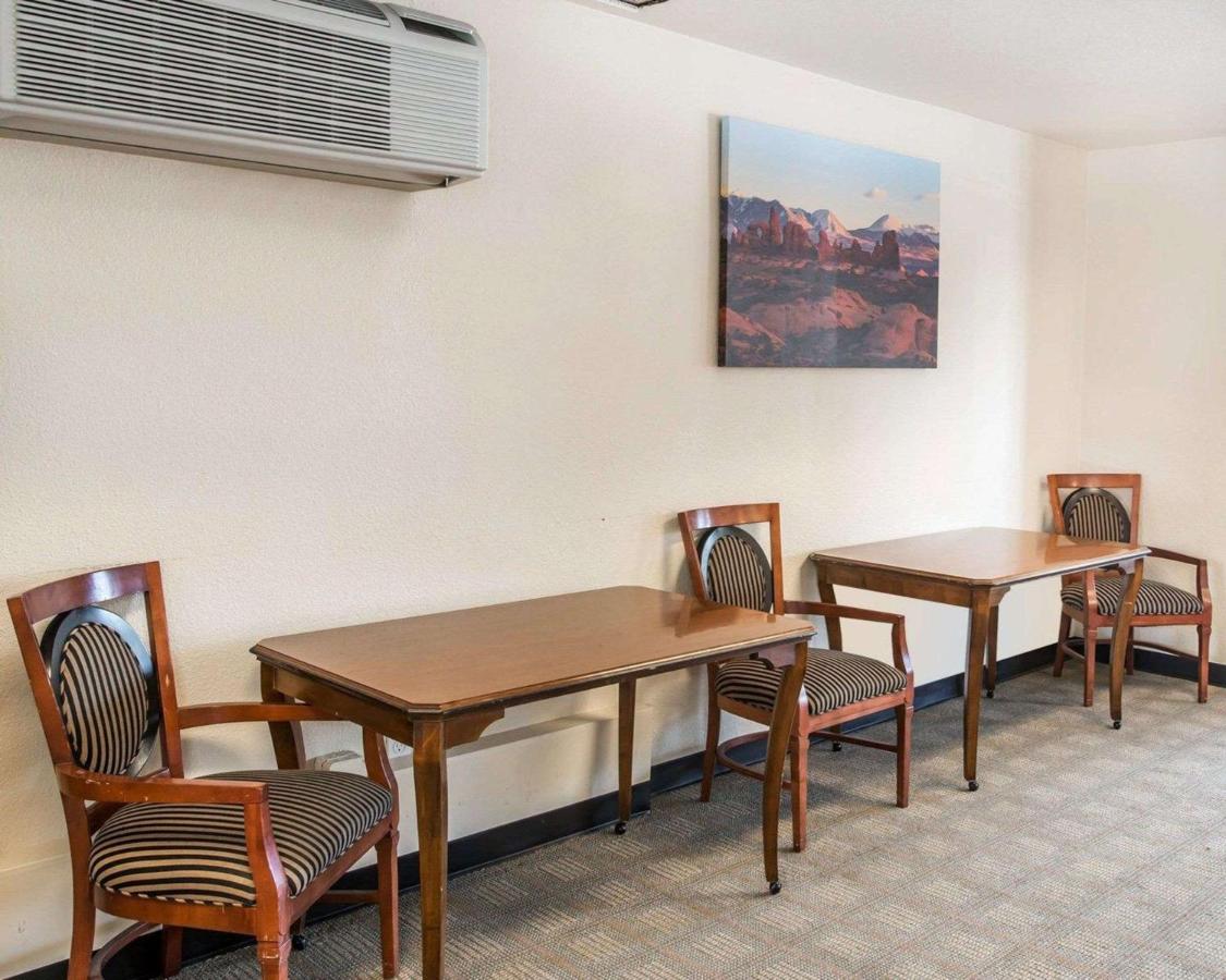 | Rodeway Inn Greeley