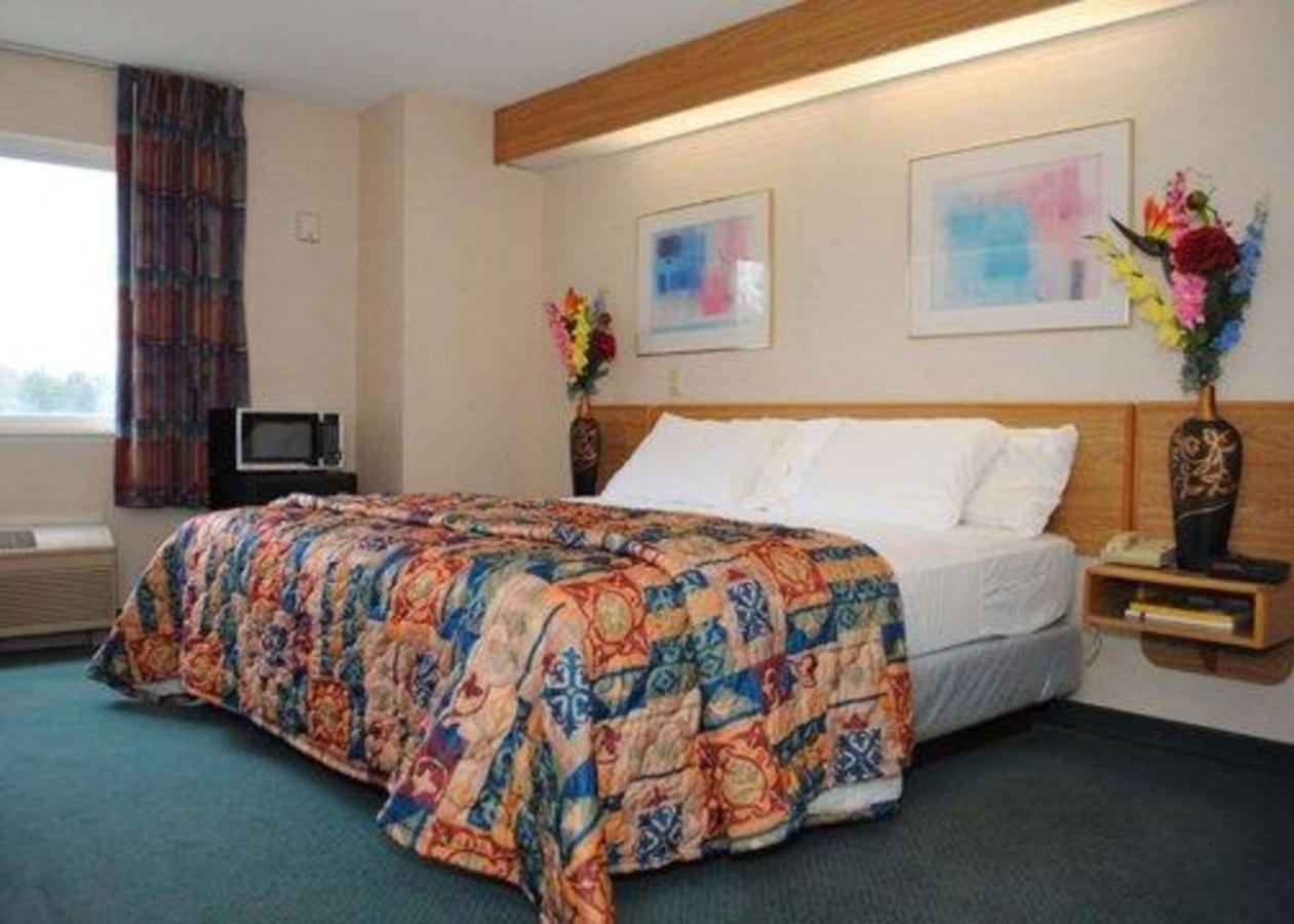 | Rodeway Inn Willington North
