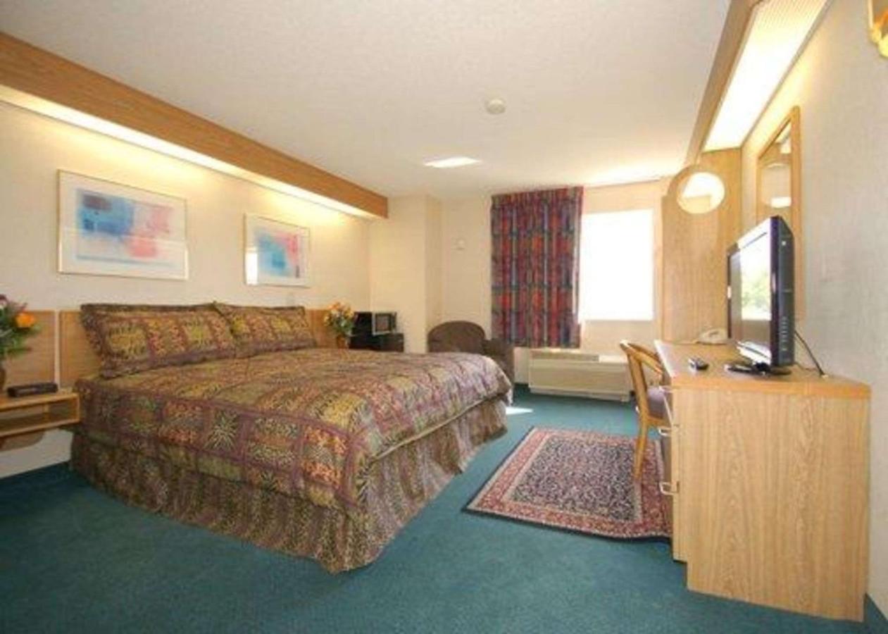| Rodeway Inn Willington North