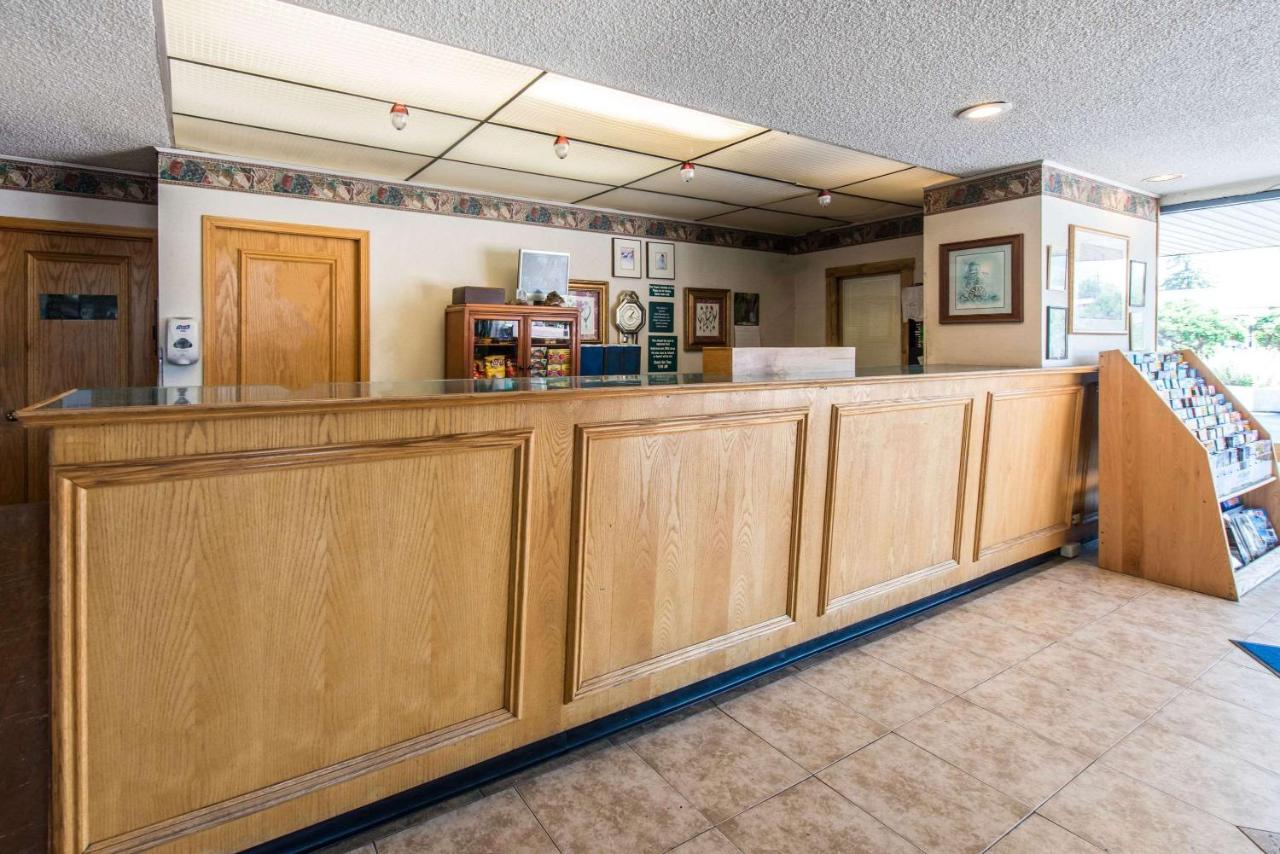 | Rodeway Inn & Suites Colorado Springs