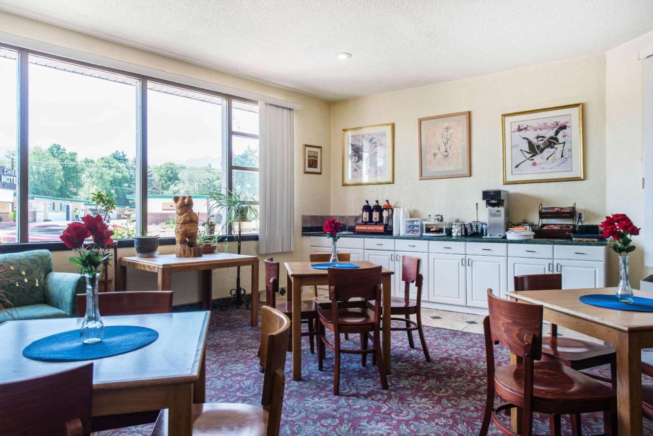 | Rodeway Inn & Suites Colorado Springs