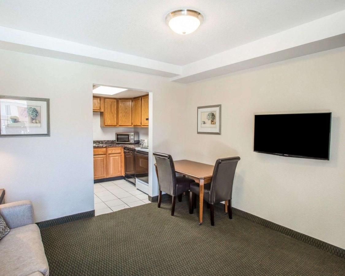 | Rodeway Inn Greeley