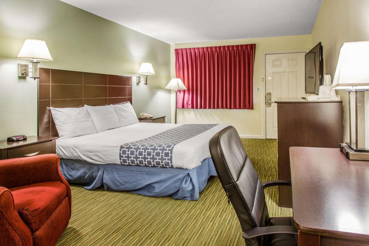 | Rodeway Inn Groton