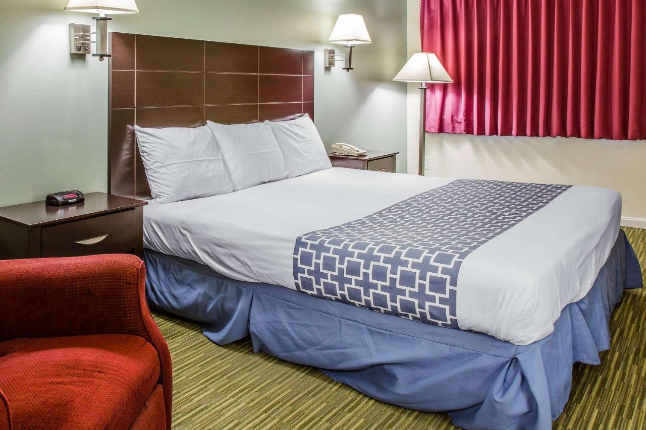 | Rodeway Inn Groton