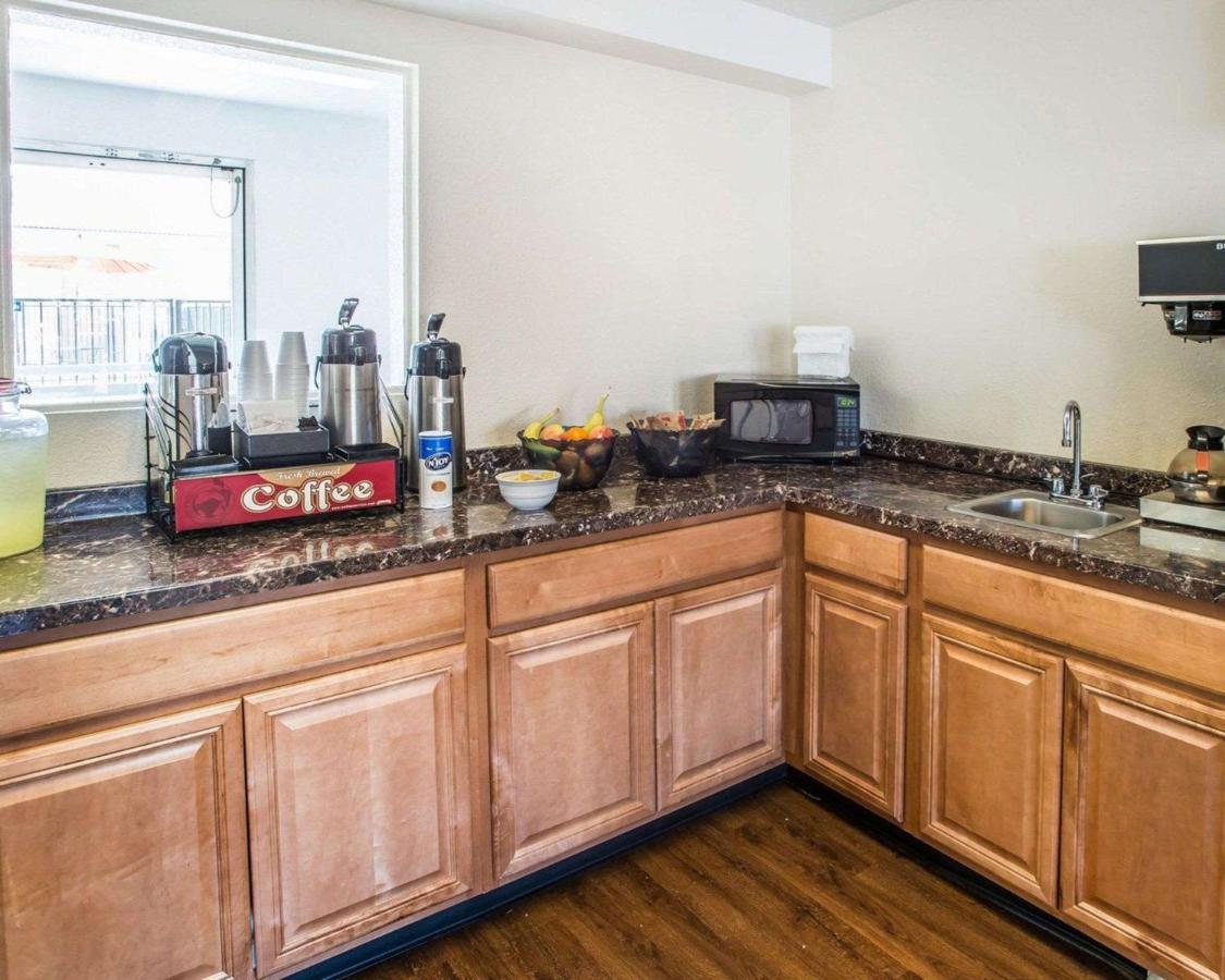 | Rodeway Inn Greeley