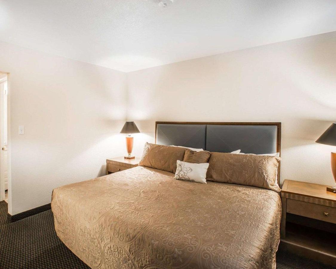 | Rodeway Inn Greeley