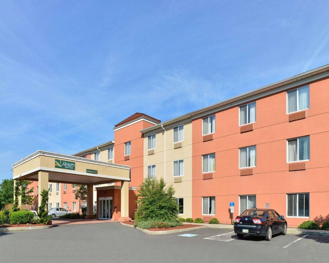 | Quality Suites Stratford