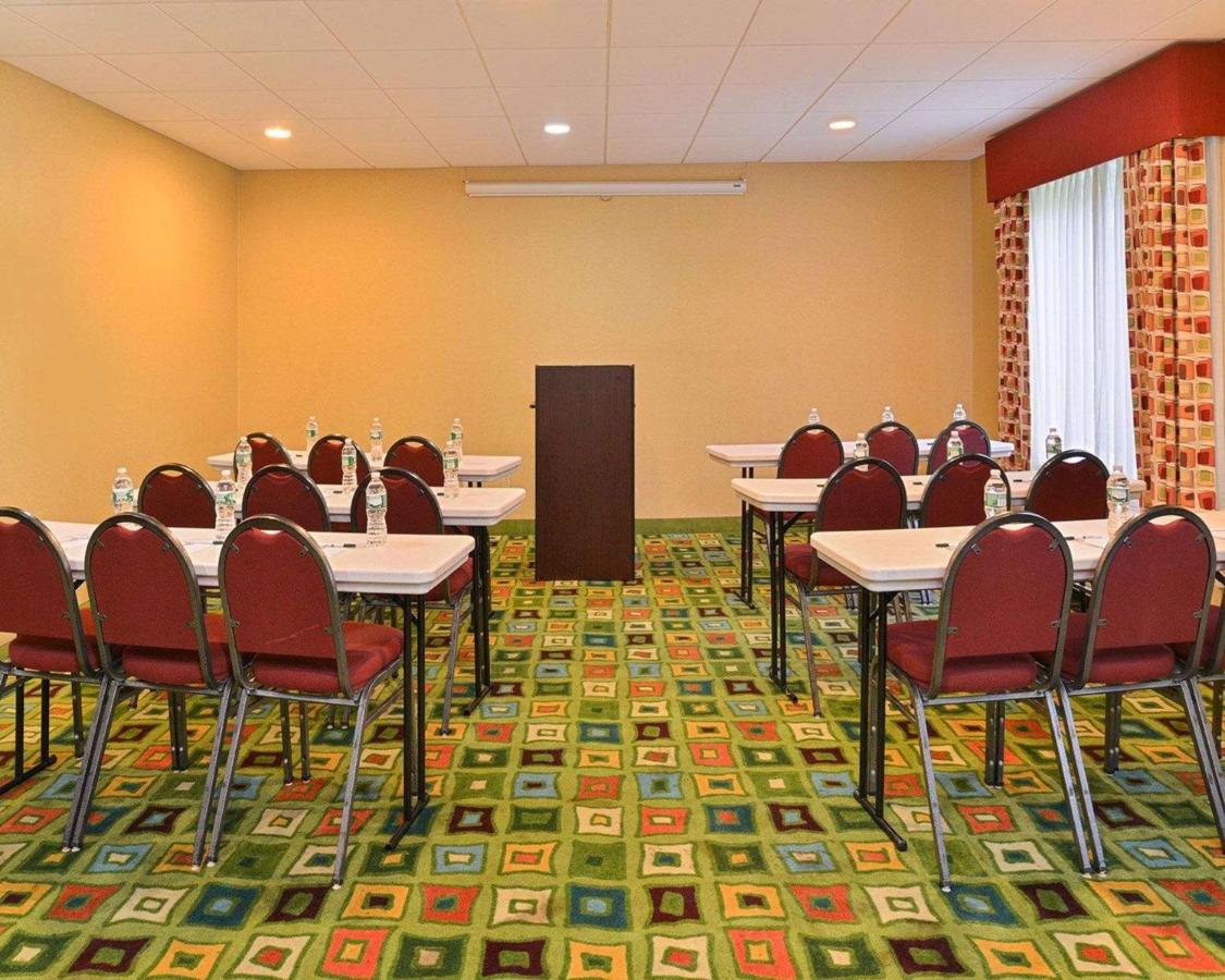 | Quality Suites Stratford
