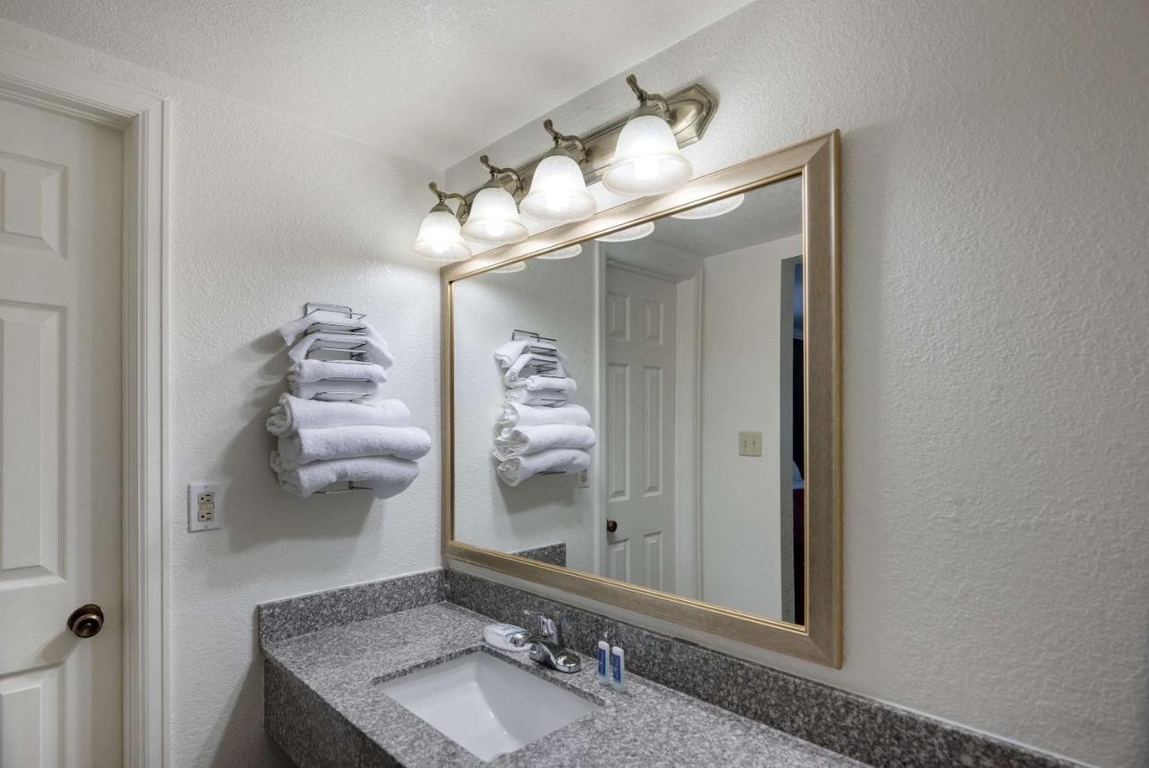 | 1st Interstate Inn