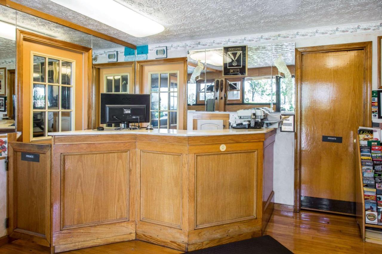| Rodeway Inn & Suites Branford - Guilford