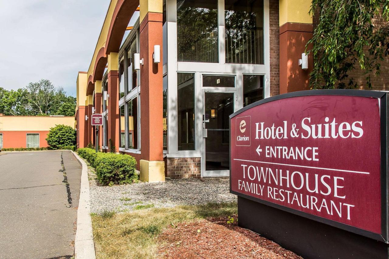 | Clarion Hotel & Suites Hamden - New Haven