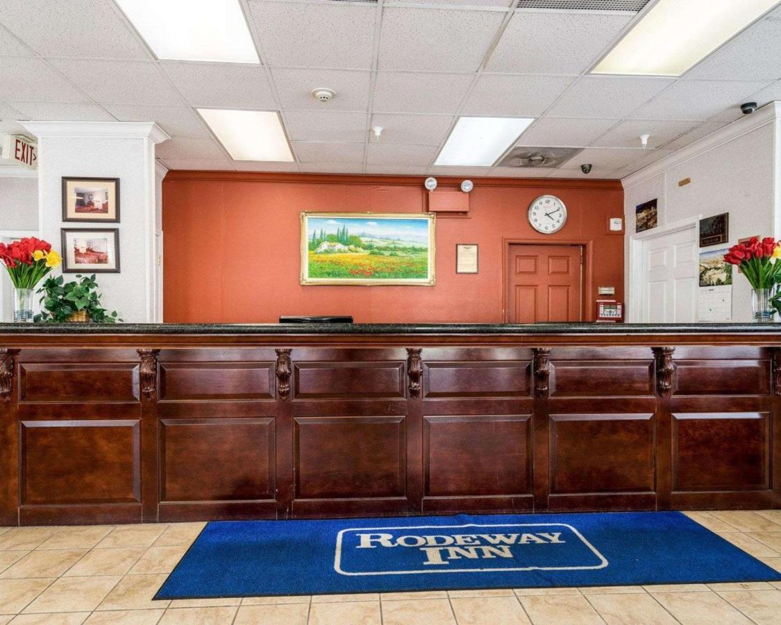 | Rodeway Inn Newark