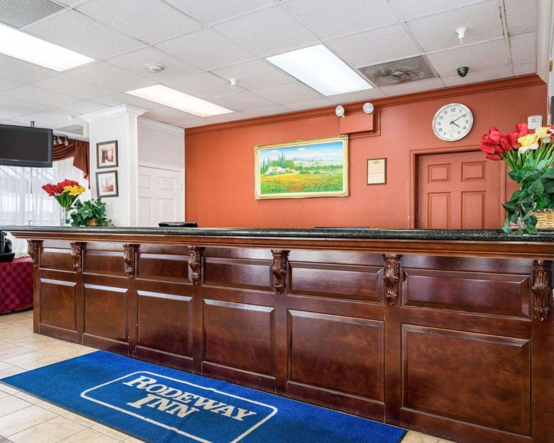 | Rodeway Inn Newark