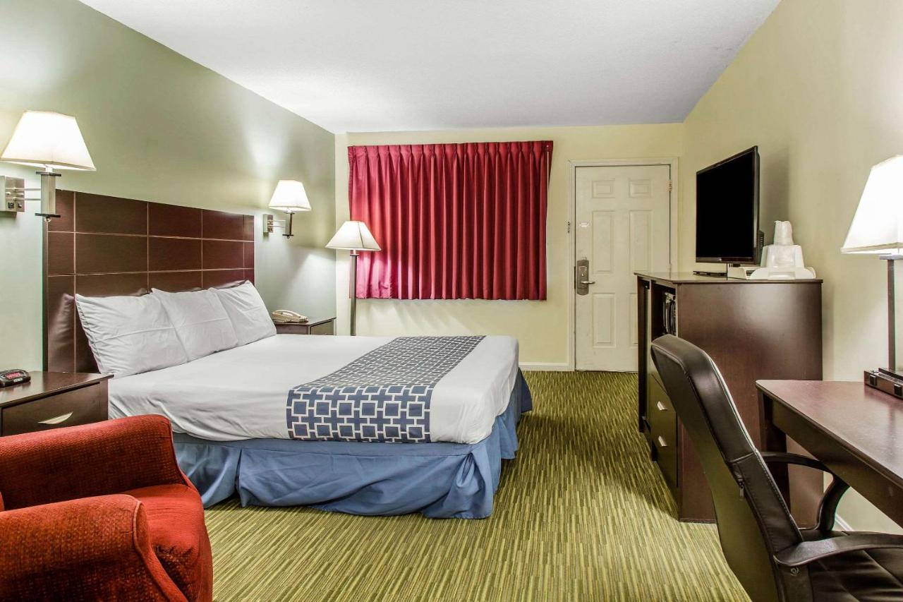 | Rodeway Inn Groton