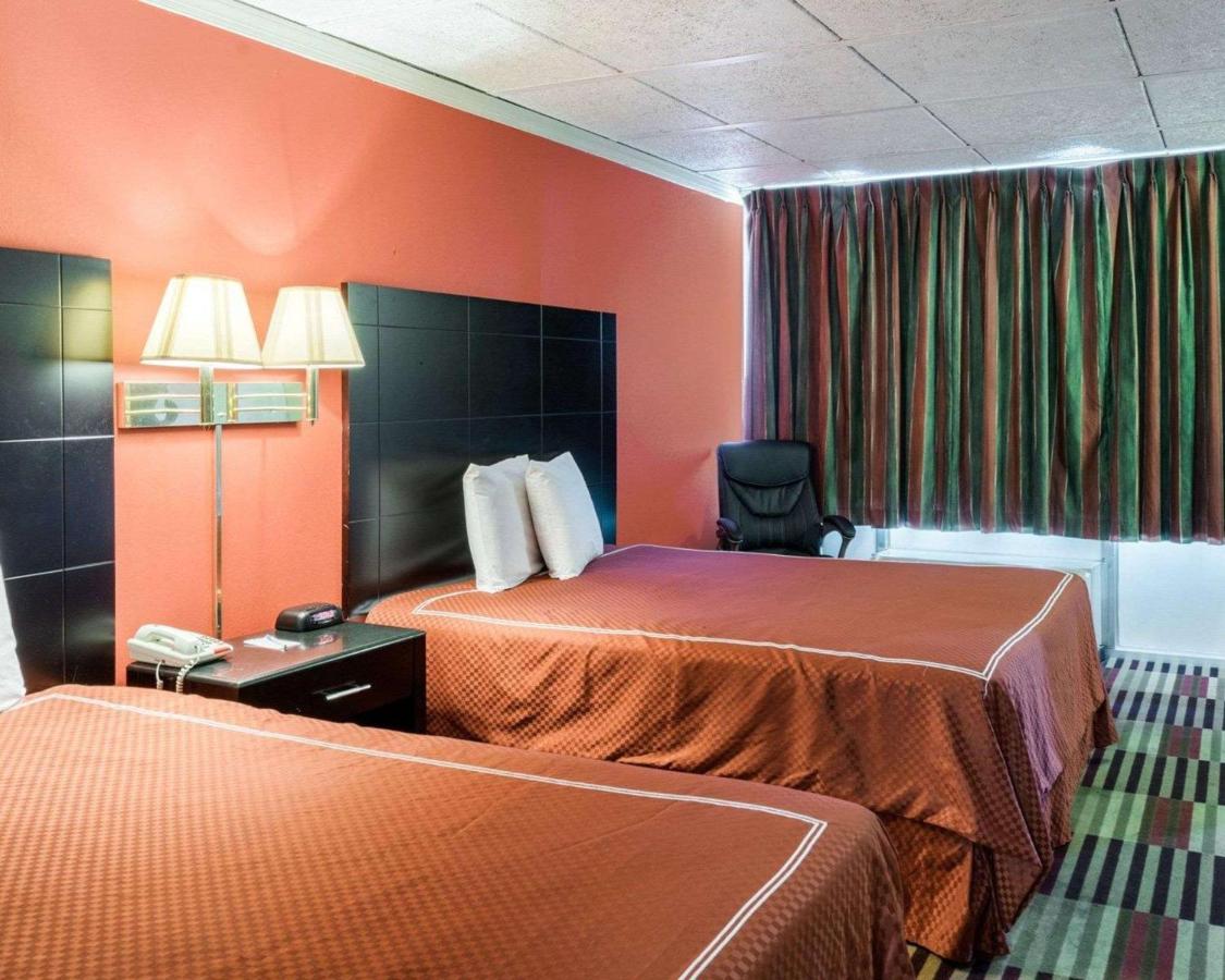 | Rodeway Inn Newark