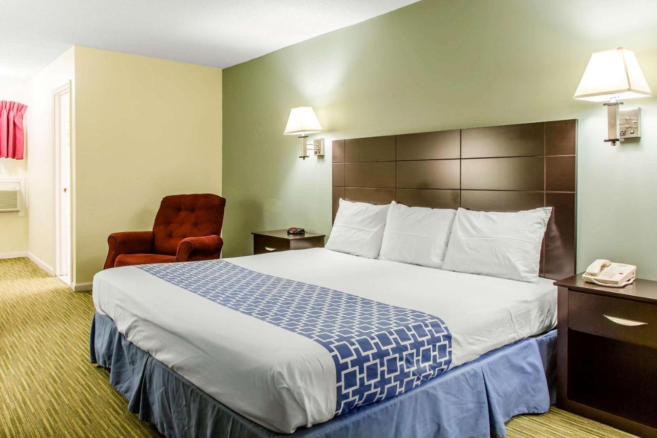 | Rodeway Inn Groton