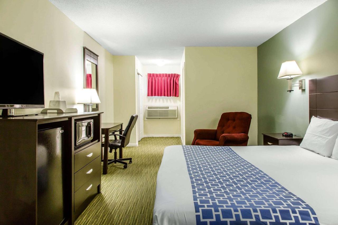 | Rodeway Inn Groton