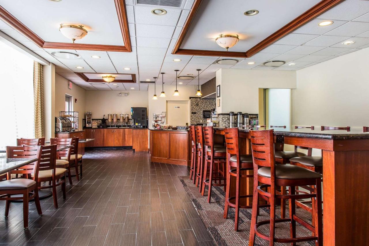  | Clarion Hotel & Suites Hamden - New Haven