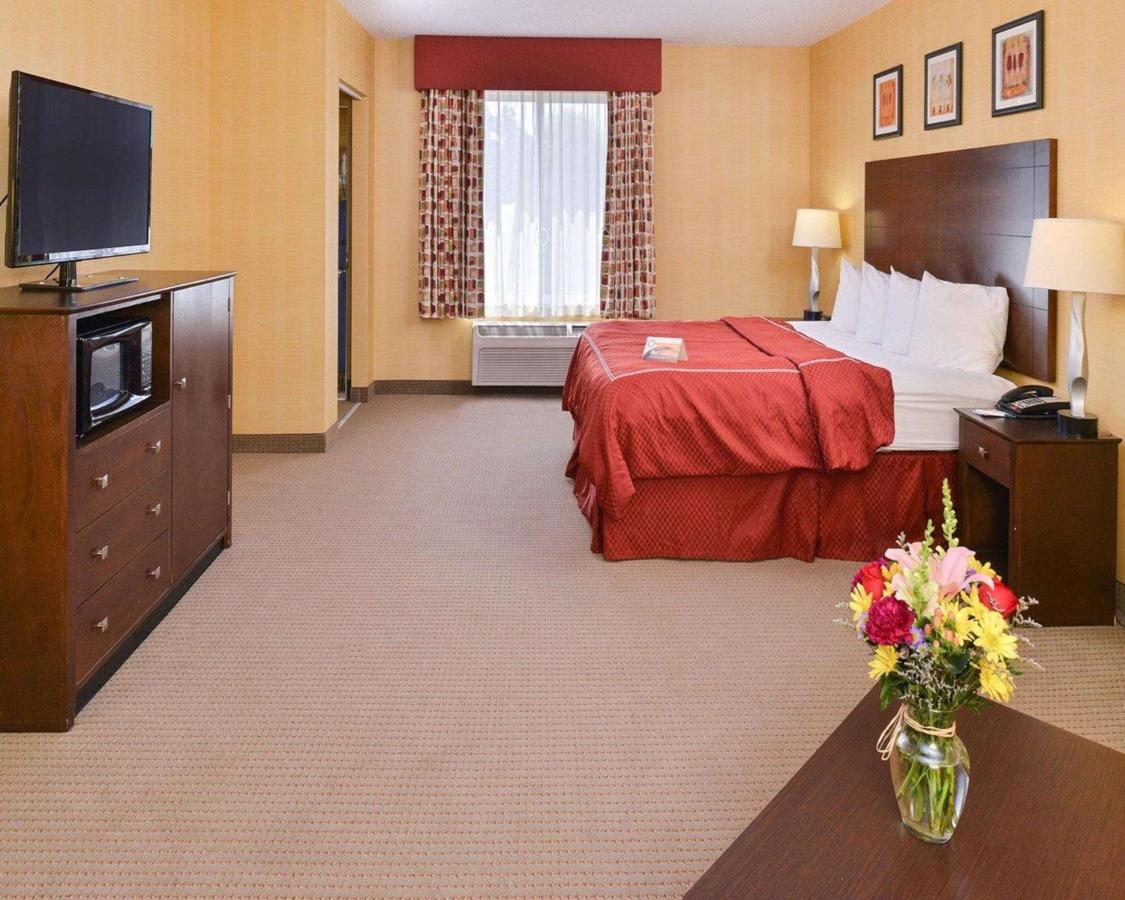 | Quality Suites Stratford