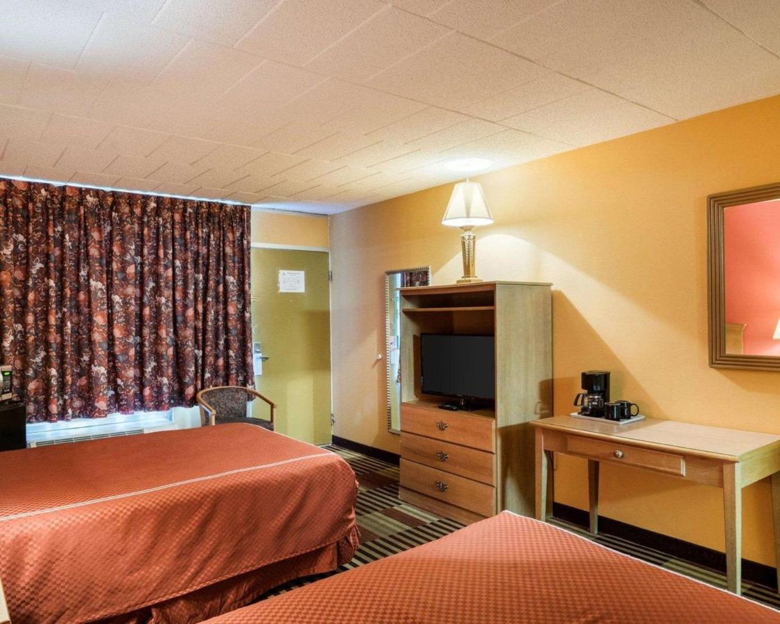 | Rodeway Inn Newark