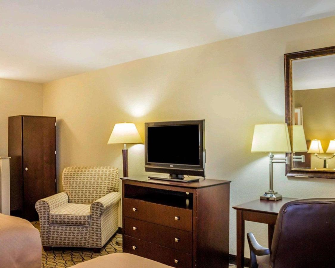 | Quality Inn Waterbury