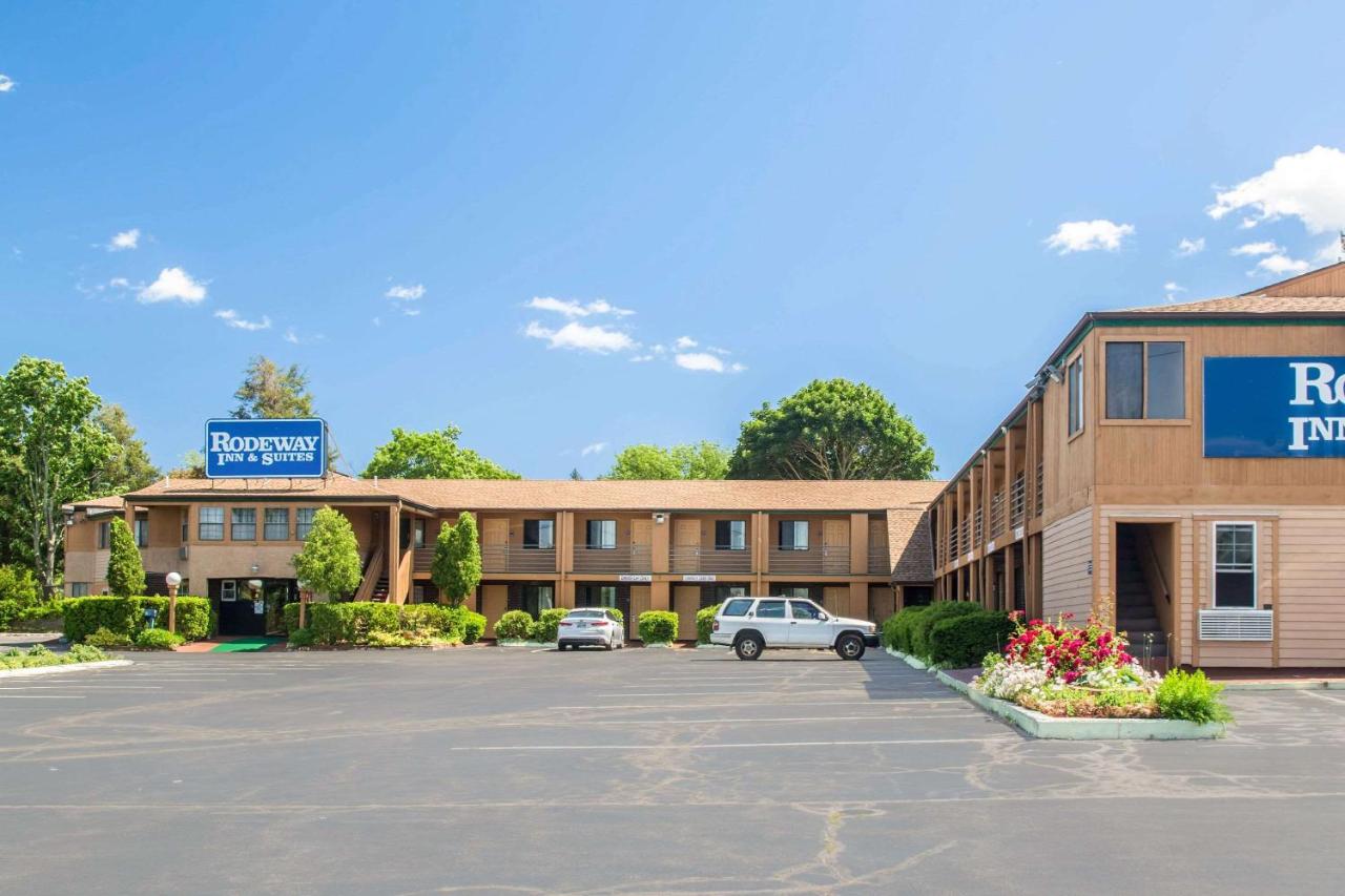 | Rodeway Inn & Suites Branford - Guilford