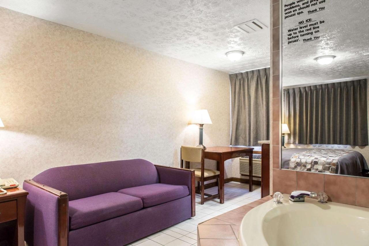 | Rodeway Inn & Suites Branford - Guilford